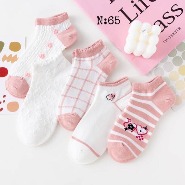 دسته 12 شراب - A set of 12 socks - in different shapes